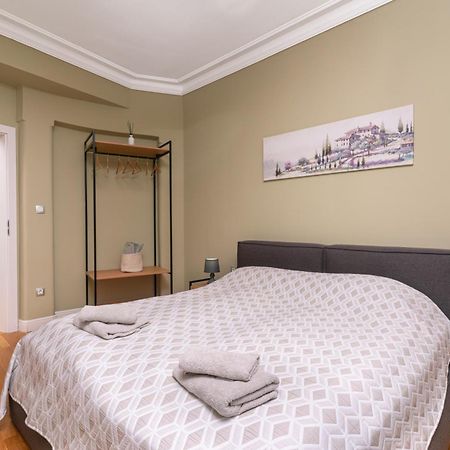 Stunning Luxury 3 Bedroom Apt In The Heart Of Town ソフィア エクステリア 写真